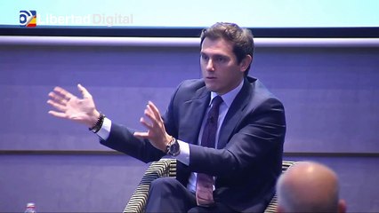 El mensaje de Rivera: "No puedo hacer equidistancia entre Sánchez y Casado"