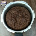 Chocolate Cake In Pressure Cooker | Chocolate Cake In Cooker | How To Make Chocolate Cake (Hindi)