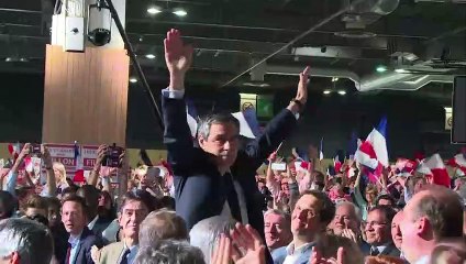 Fillon en meeting: "Je ne vous demande pas de m'aimer"