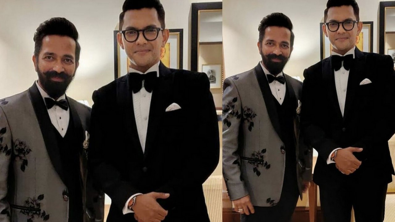 Aditya Narayan RECEPTION LOOK VIRAL, Black Suit में जच रहे आदित्य नारायण | Boldsky
