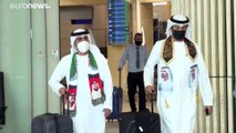 شاهد: المغني الإماراتي وليد الجاسم يصل إلى تل أبيب والمغني الإسرائيلي ألكانا مارزيانو في استقباله