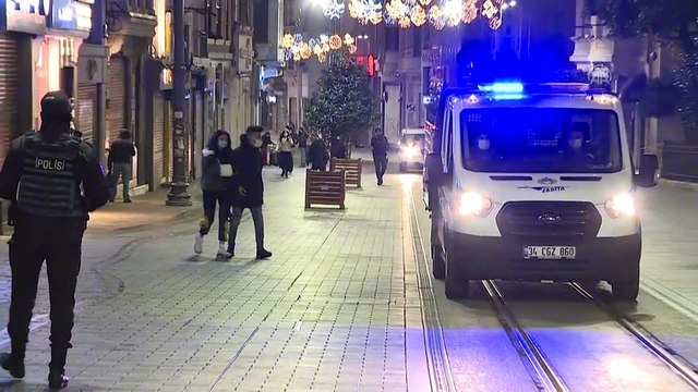 İSTANBUL - Sokağa çıkma kısıtlaması - İstiklal Caddesi ve Üsküdar Meydanı