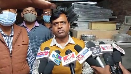 आगर रोड उद्योगपुरी में संचालित दवाई फैक्टरी गजमार्क फर्म पर प्रशासन का छापा