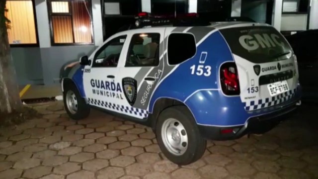 Mulher e criança são feitos reféns e tem carros e pertences roubados no Universitário