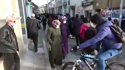 500 liralık yardım için sonu görünmeyen kuyruk