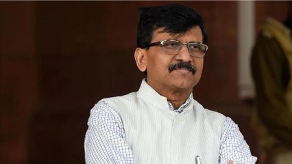 Sanjay Raut takes dig at B'wood actor Akshay Kumar