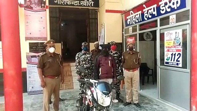 शातिर बाइक चोर मोटरसाइकिल सहित गिरफ्तार
