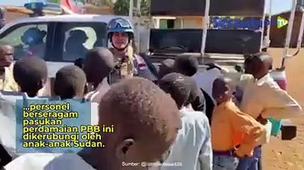 Video terbaru!! Polisi indonesia seragam PBB mengajar anak-anak sudan mengaji