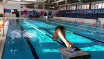 ESKİŞEHİR - Doğuştan kolları olmayan 11 yaşındaki yüzücü, milli formayı giymek için sabırsızlanıyor