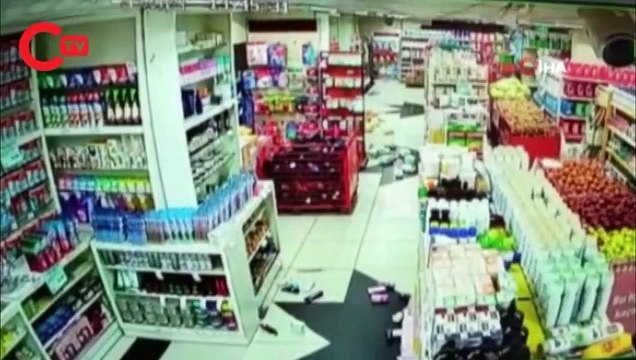 Siirt'teki 5.0 büyüklüğündeki deprem anı kameralara yansıdı