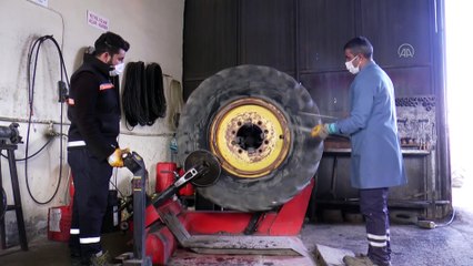 VAN- 'Kar kaplanları' Van'da 600 kişilik ekiple kış boyunca yolları açık tutacak