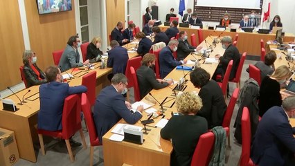 Γαλλία: Δημοκρατικό δόγμα Μακρόν για να νικηθεί ο «εσωτερικός εχθρός»