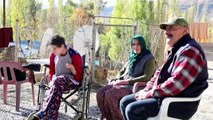 VAN - Fedakar anne baba hayatlarını engelli kızlarına adadı