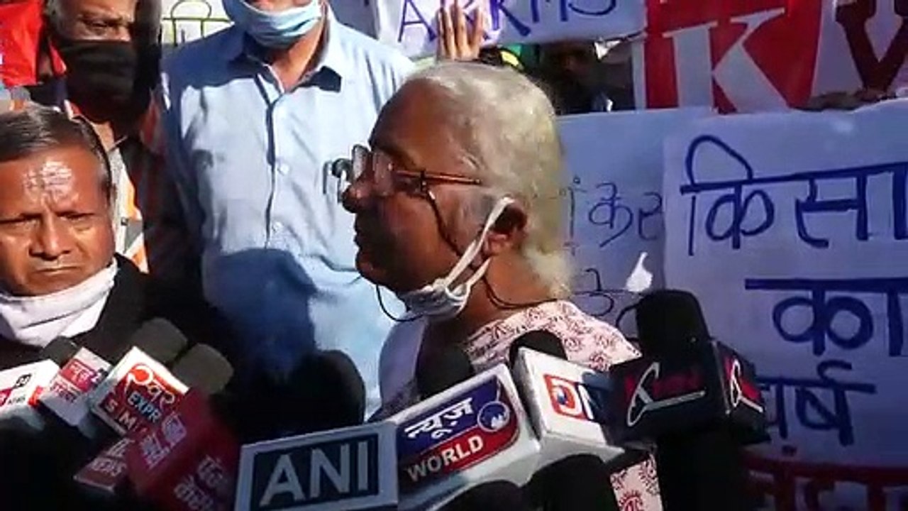 किसान आंदोलन में अब इंदौर भी सड़कों पर,  मेधा पाटकर ने किसान और मजदूरों के साथ किया प्रदर्शन