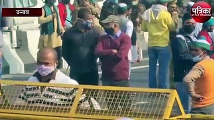 किसानों के आंदोलन में पहुंचे भारतीय किसान यूनियन के जिला अध्यक्ष व उनके समर्थक