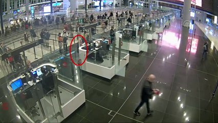 İSTANBUL - Havalimanı'nda 'sahte pasaport' operasyonu
