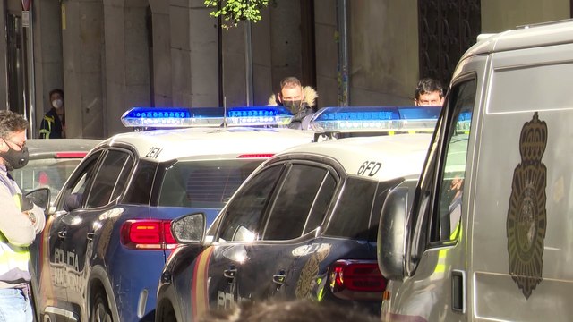 Rafael Amargo sale esposado de la comisaría y pasa a disposición judicial