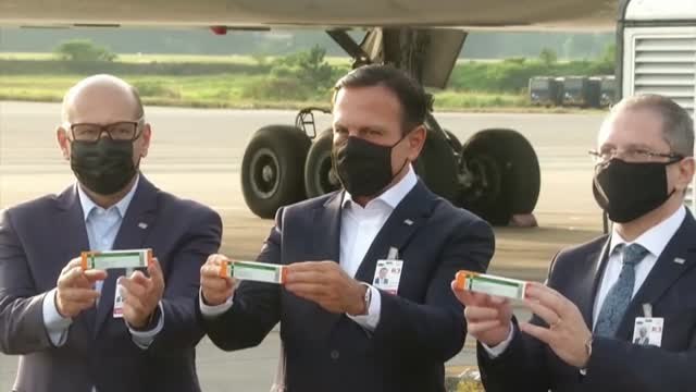 Llega a Brasil un millón de dosis de la vacuna china Sinovac