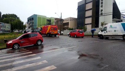 Ambulância de Nova Aurora e Palio se envolvem em colisão na Rua Rio de Janeiro