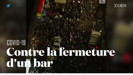 A New York, des centaines de manifestants s'opposent à la fermeture d'un bar en plein Covid-19