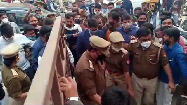 आप सांसद का गृह जनपद में जमकर हुआ विरोध, कई हिरासत में