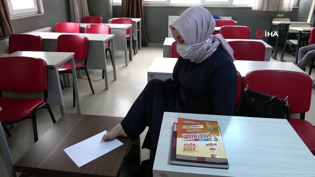 Doğuştan Kolları Olmayan Emine Yüzay'ın Örnek Başarı Hikayesi