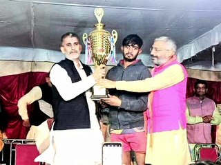 आदर्श कबड्डी प्रतियोगिता की चैंपियन बनी यूपी योद्धा टीम
