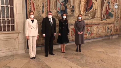 La reina Letizia inaugura la exposición de tapices de Rafael en el Palacio Real