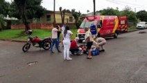 Mulher fica ferida ao sofrer queda de moto no Bairro Floresta