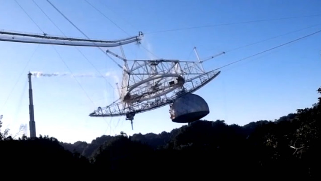 Arecibo radio telescope collapse caught on video