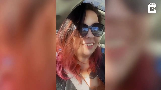 Elle crame le plafond de sa voiture avec son briquet géant... oups