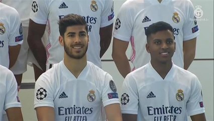 Foto oficial de temporada en Valdebebas con Florentino Pérez