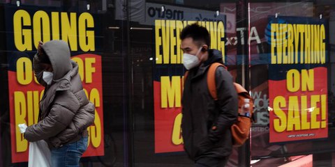 Weekly Jobless Claims Fall to 712,000