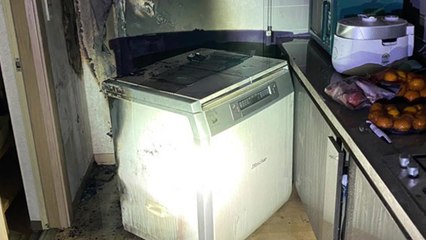 인천 아파트 김치냉장고에서 불...가족 3명 연기 마셔 / YTN