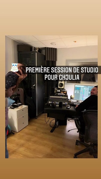 Joyce Jonathan amène sa fille Ghjulia pour la première fois en studio. Le 3 décembre 2020.