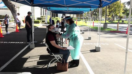 Dans l'attente d'un feu vert pour un vaccin, les États-Unis enregistrent un record de cas en 24h