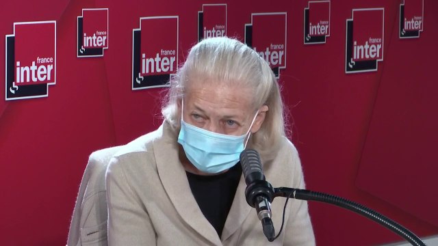 Elisabeth Badinter : Ce que Valéry Giscard d'Estaing a fait pour les femmes est considérable. Non seulement il a été le premier à nommer cinq femmes ministres (...), mais il a aussi permis à Simone Veil de soutenir la loi sur l'avortement.