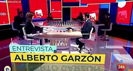 Alberto Garzón, el único podemita que hizo el ridículo ante Mónica López: la presentadora le rectifica en directo
