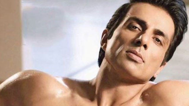 Bollywood Actor Sonu Sood ने Farmers Protesters के लिए किया Tweet, कहा ये ! | FilmiBeat