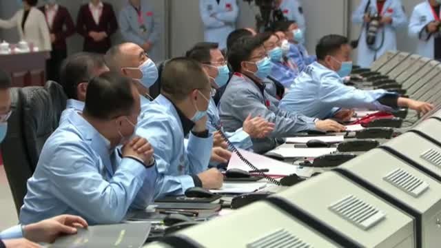 La sonda china Chang'e 5 despega con éxito de la Luna