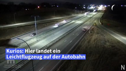 Flugzeug landet auf Autobahn