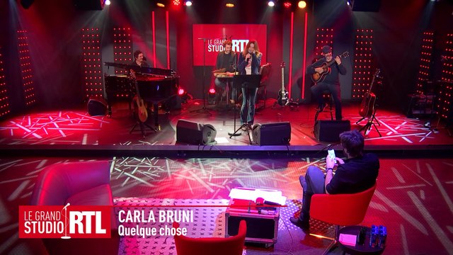 Carla Bruni - Quelque chose (Live) - Le Grand Studio RTL