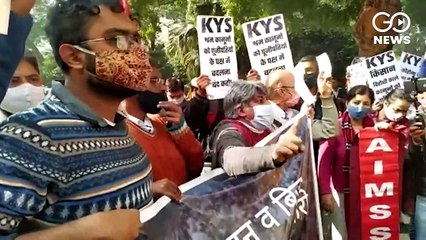 दिल्ली: किसानों के साथ एकजुटता में जंतर मंतर पर विरोध प्रदर्शन