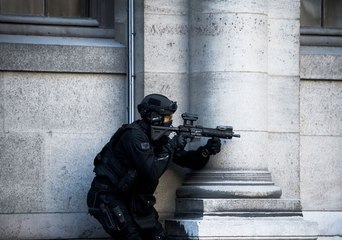 “Une honte” : quand la BI, brigade d'élite intervenue au Bataclan, en est réduite... à nettoyer la place de la République