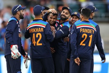 Australia அஸ்திவாரத்தையே அசைத்த Natrajan.. வேற லெவல் Bowling | Oneindia tamil