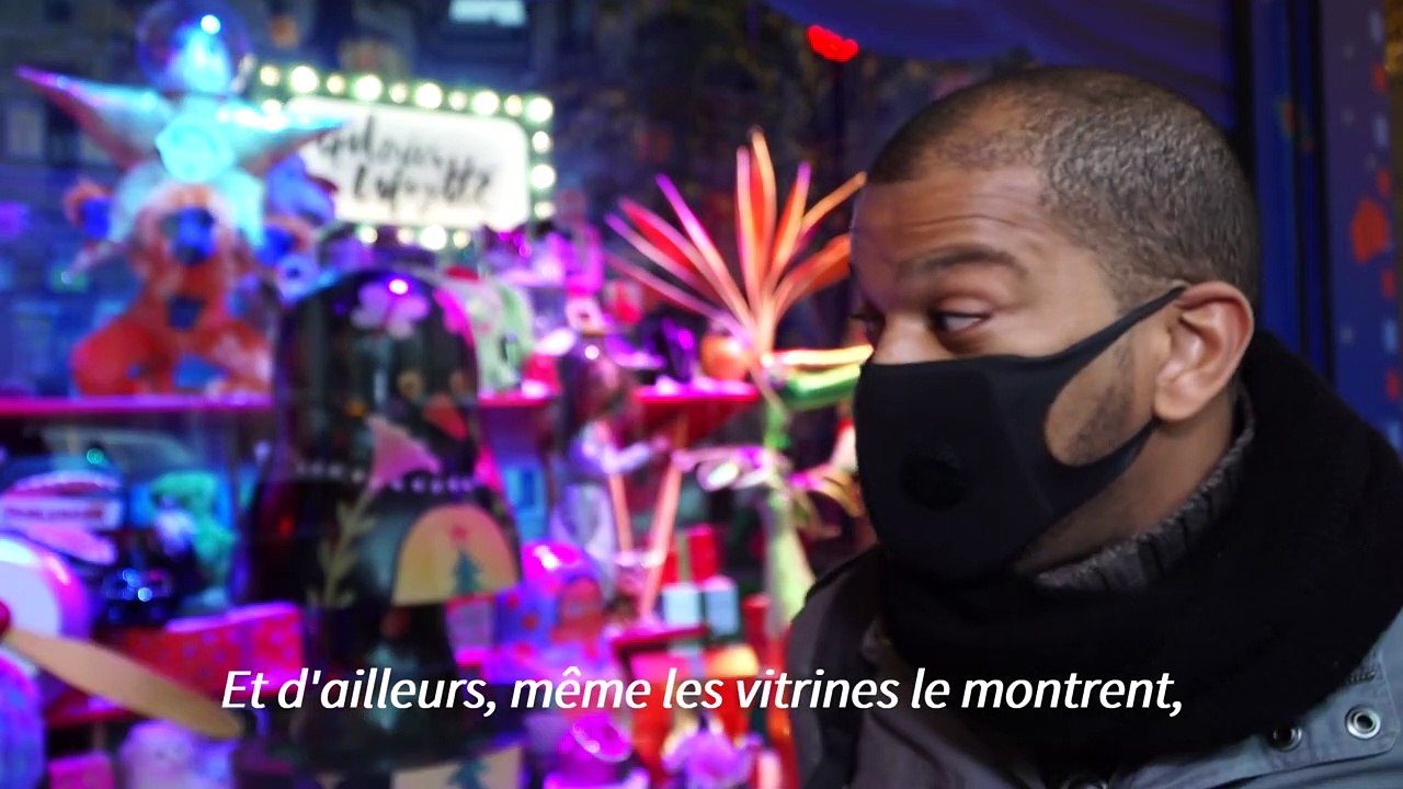 Malgré la pandémie, la "magie de Noël" dans les magasins parisiens