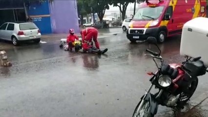 Jovem de 21 anos fica ferido ao sofrer queda de moto no Bairro São Cristóvão