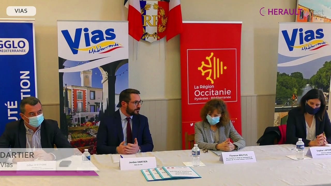 Regardez l'intégralité de la signature du contrat Bourg Centre de Vias