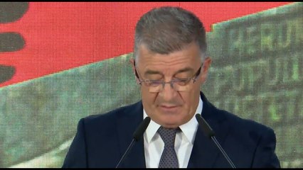 Report TV -Thirret ezani i xhamisë, ndërpritet për pak çaste ceremonia në Vlorë