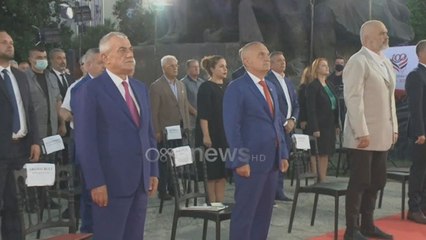 Shteti mblidhet në Vlorë  - Meta, Rama e Ruçi bashke ne Sheshin e Flamurit